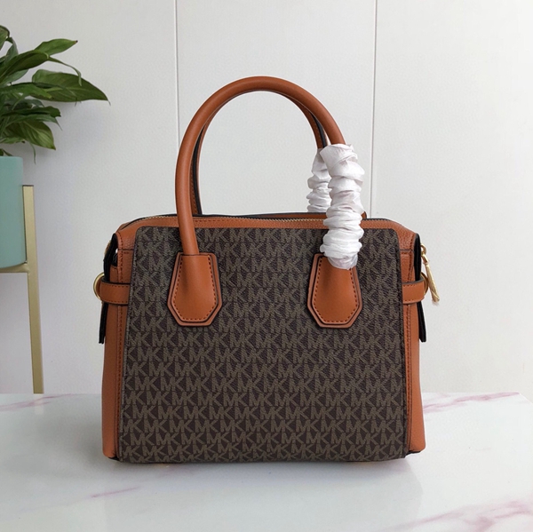 マイケルコースバッグ背面デザイン